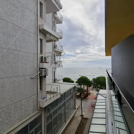 Heming-way 公寓式酒店 Durrës