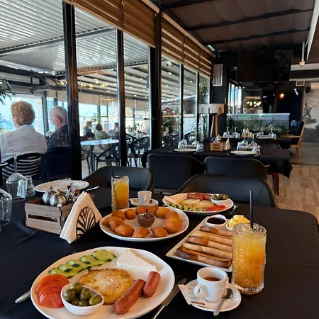 Heming-way Aparthotel 3*